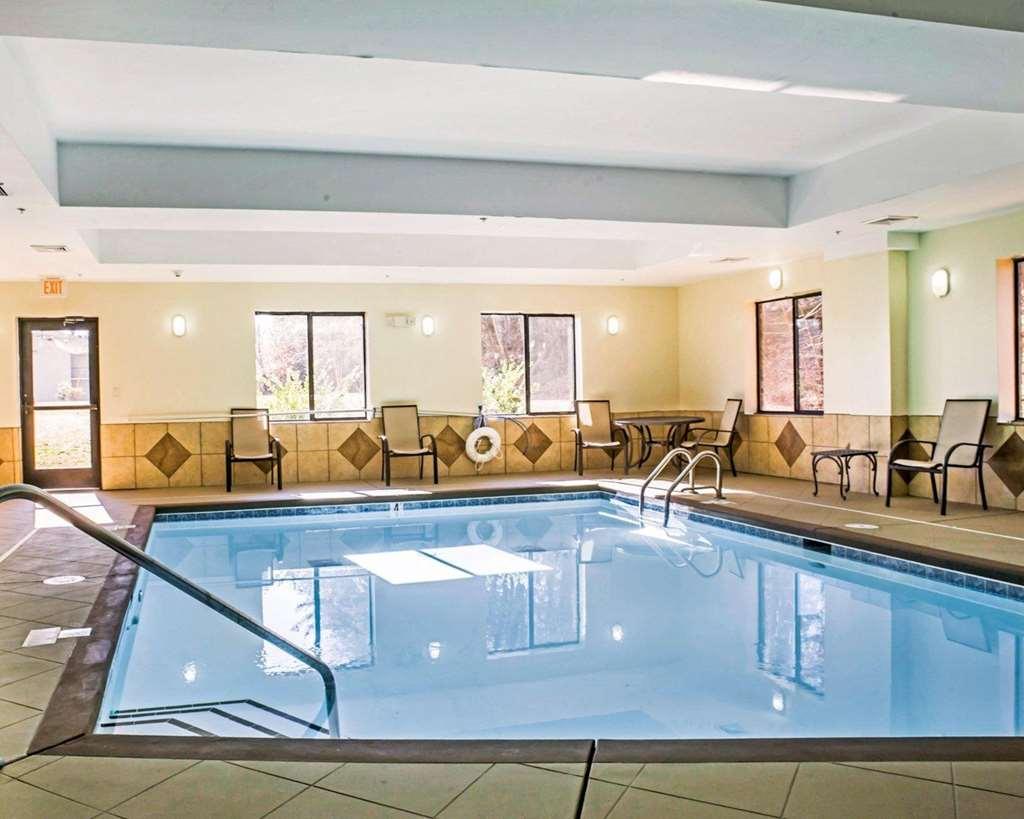 Fairfield By Marriott & Coliseum Area 3* Greensboro