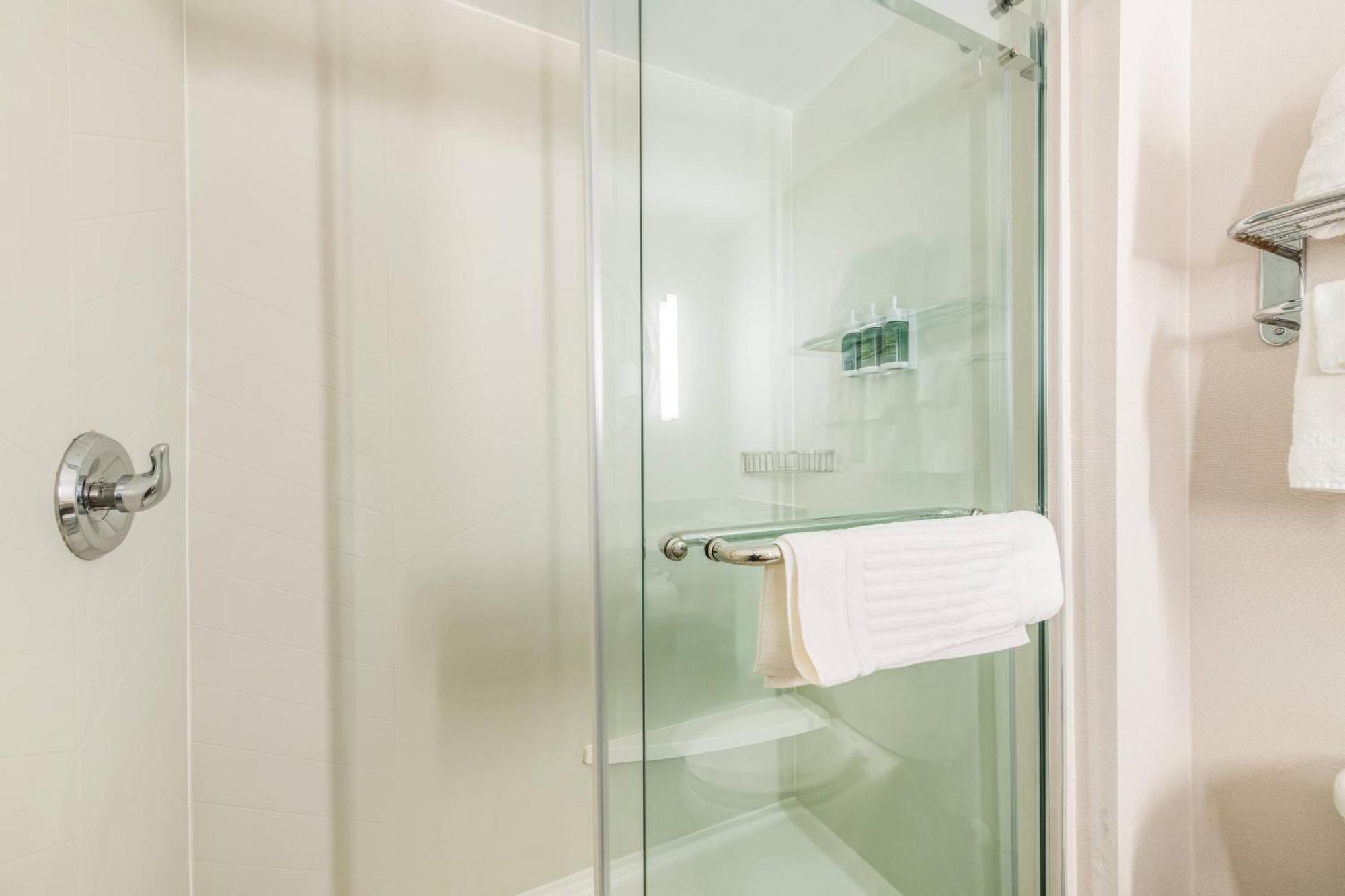 Hotel Fairfield By Marriott & Coliseum Area Greensboro