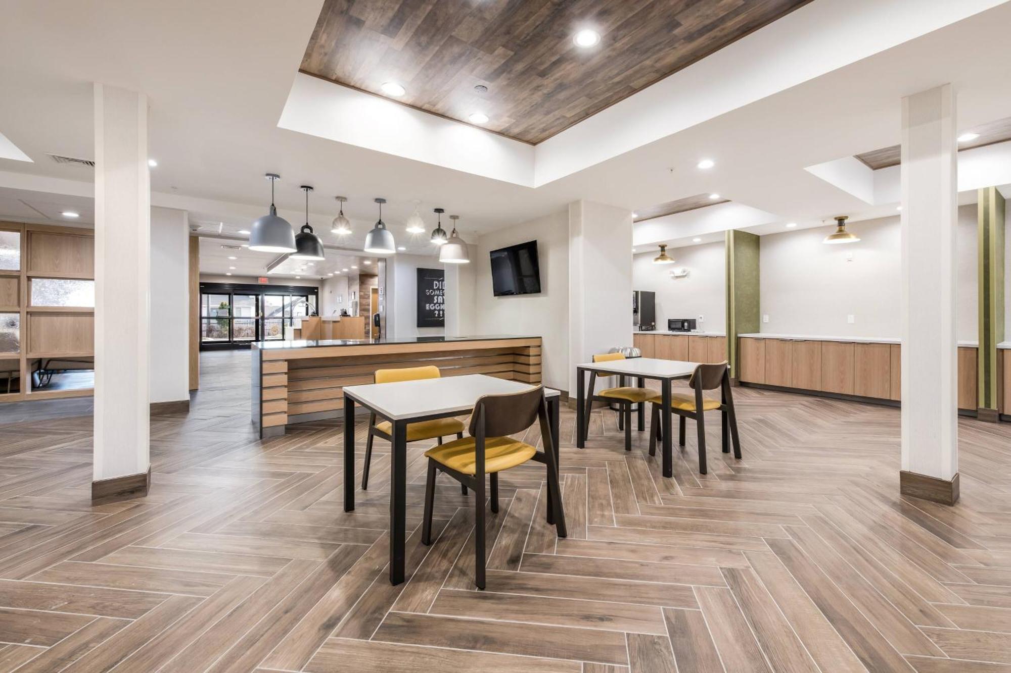 Fairfield By Marriott & Coliseum Area 3*
