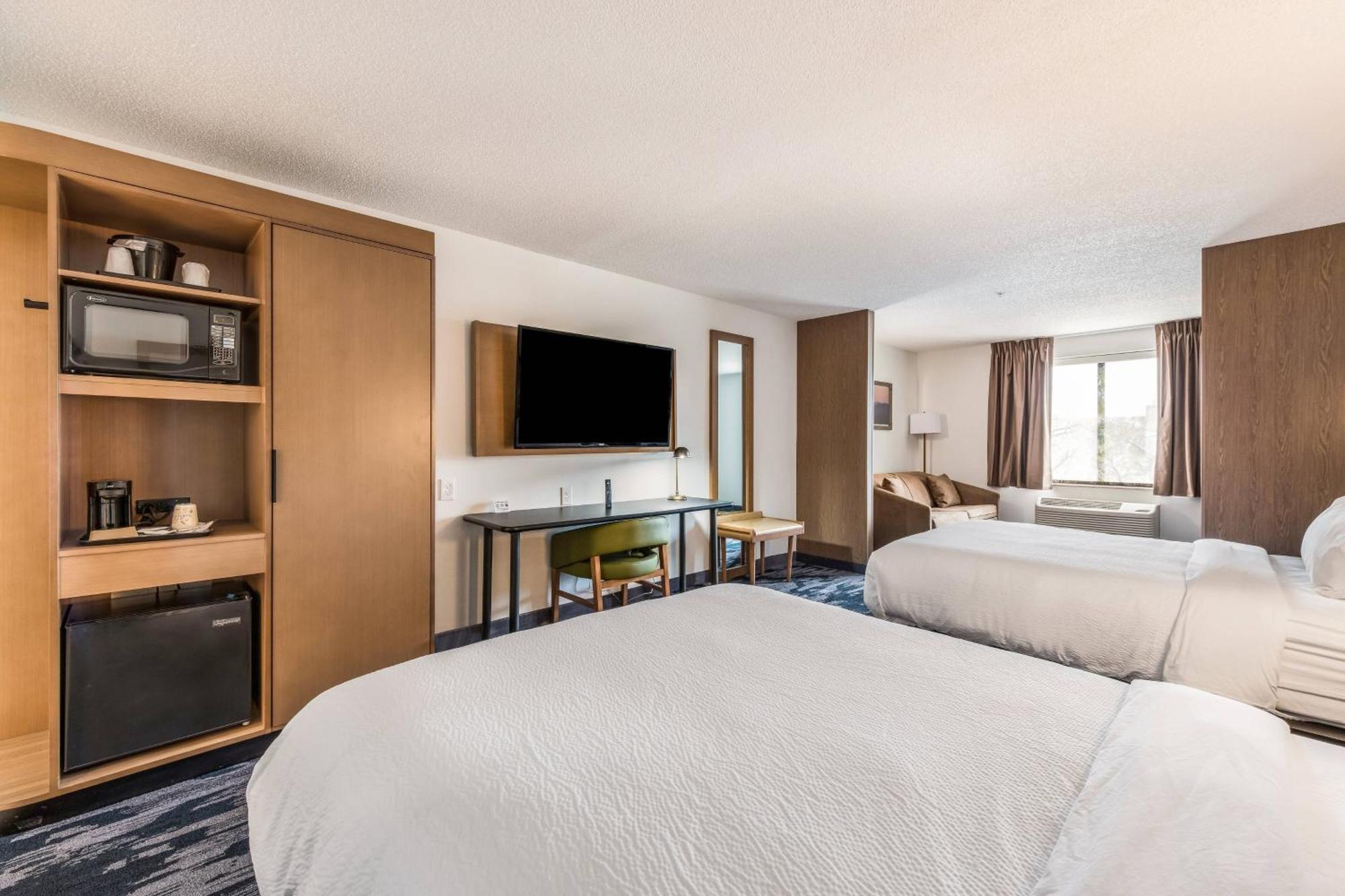 Fairfield By Marriott & Coliseum Area Hotel