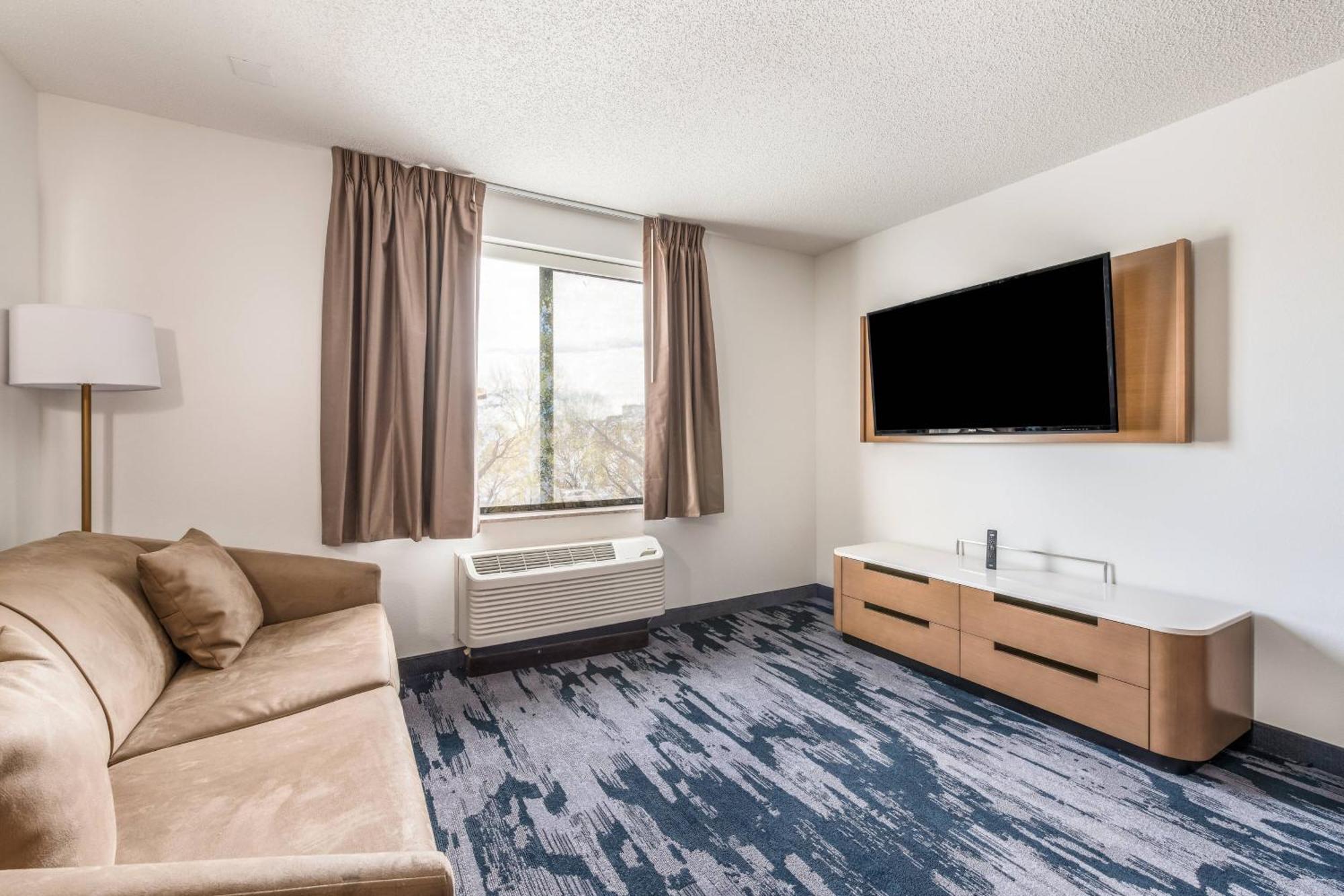Fairfield By Marriott & Coliseum Area Hotel 3*