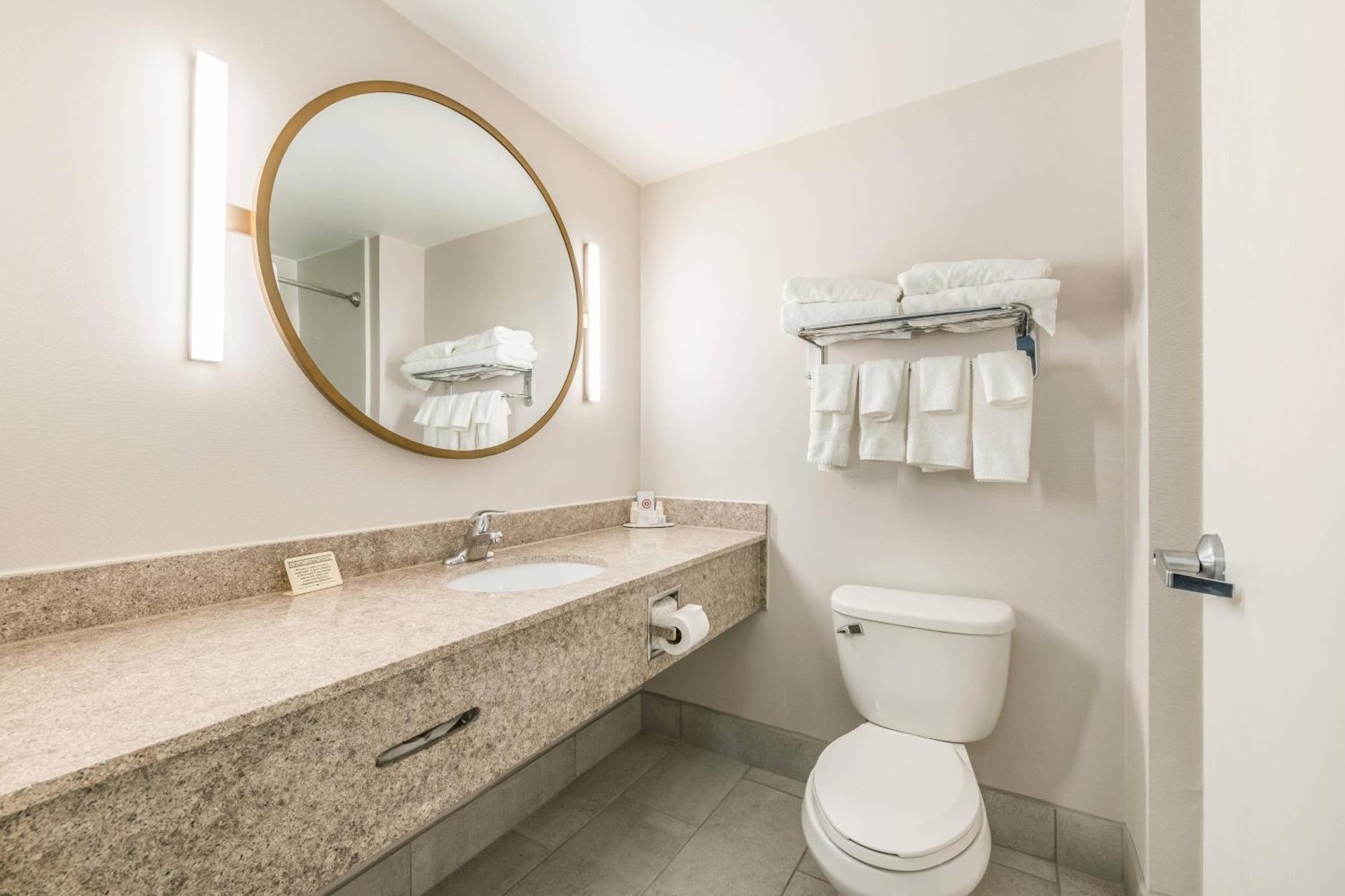 Fairfield By Marriott & Coliseum Area