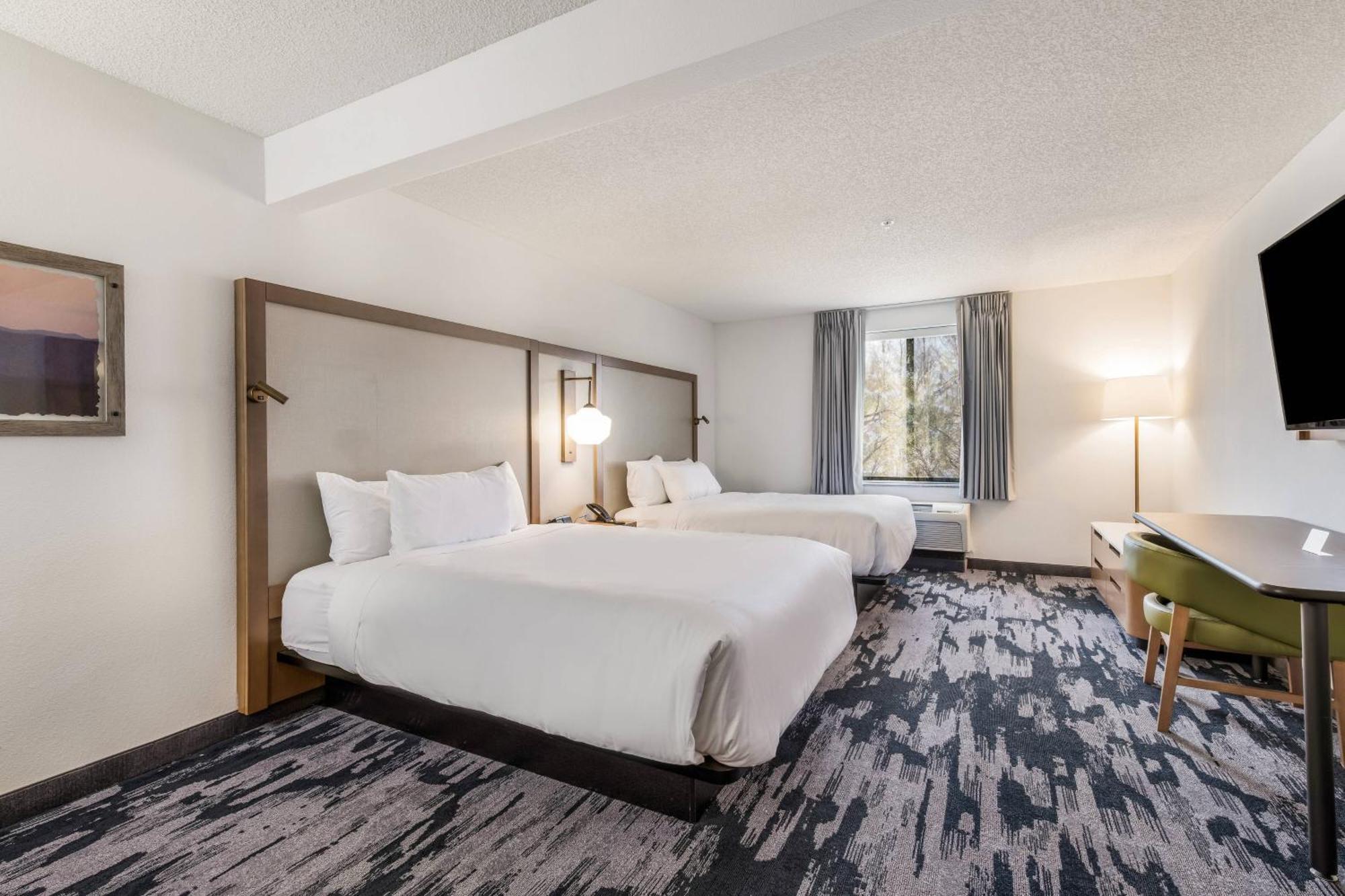 Fairfield By Marriott & Coliseum Area Hotel 3*