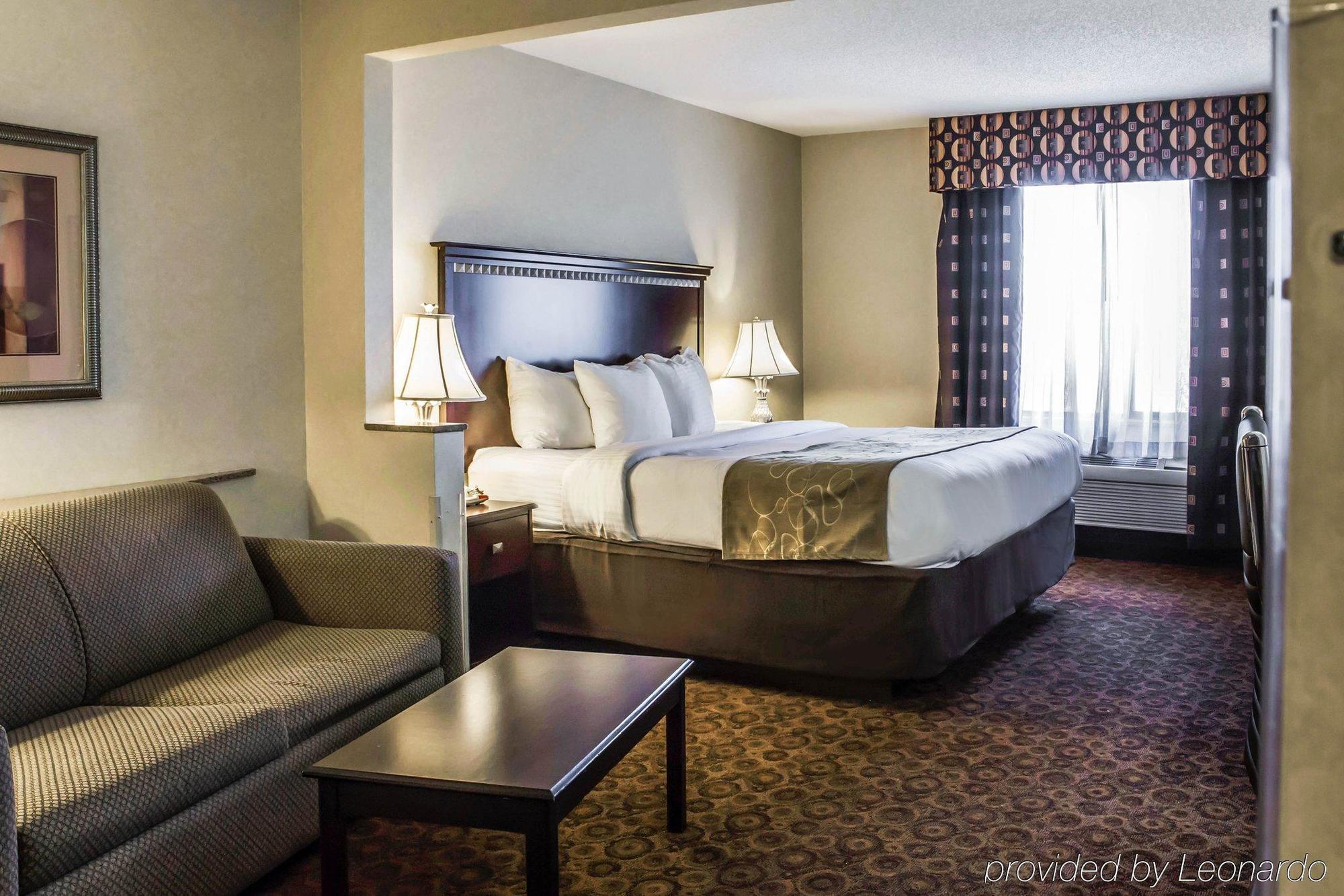 Hotel Fairfield By Marriott & Coliseum Area 3*