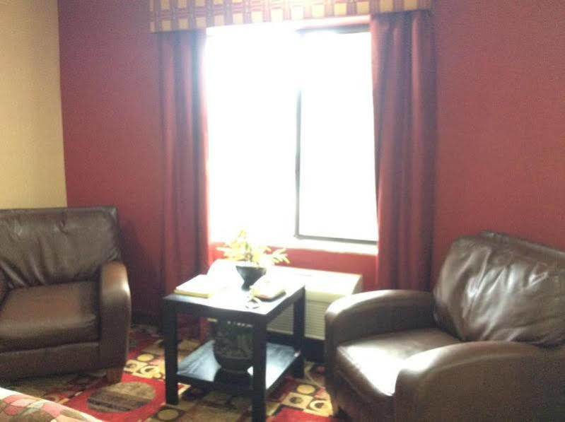 Fairfield By Marriott & Coliseum Area Greensboro