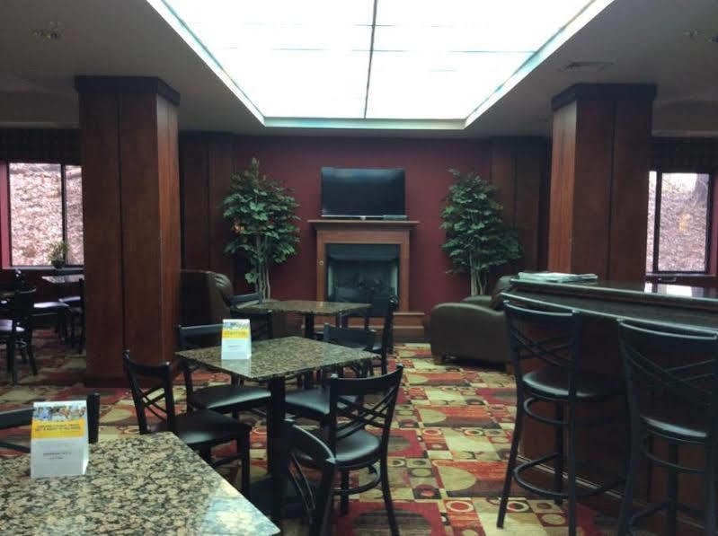 Fairfield By Marriott & Coliseum Area 3*