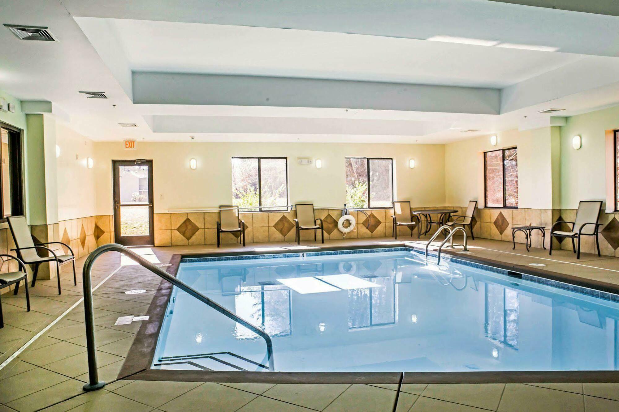 Hotel Fairfield By Marriott & Coliseum Area 3*